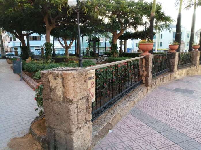 Pilastras que se ha quedado sin elemento decorativo (Fto TA)